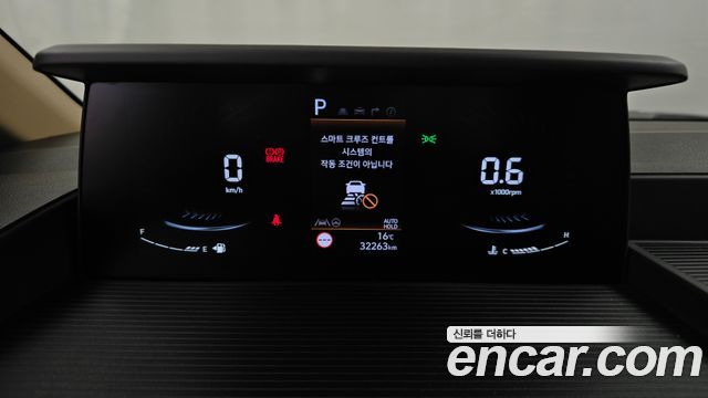 Hyundai Staria 2025 — photo 8