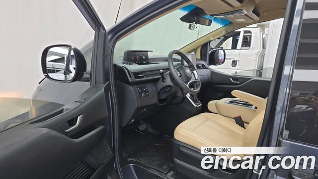 Hyundai Staria 2025 — photo 10