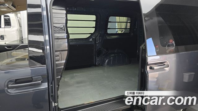 Hyundai Staria 2025 — photo 11