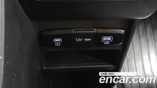 Hyundai Staria 2025 — photo 12