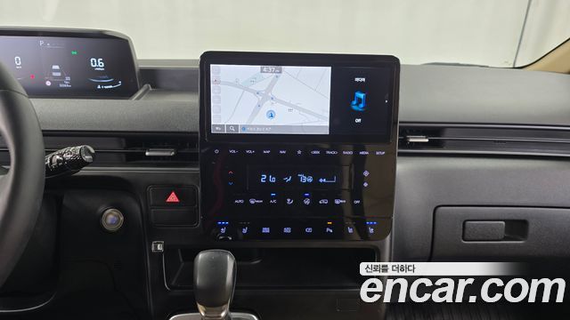 Hyundai Staria 2025 — photo 13