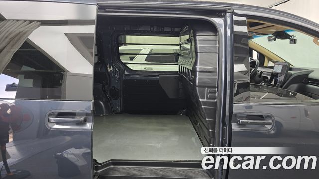 Hyundai Staria 2025 — photo 18