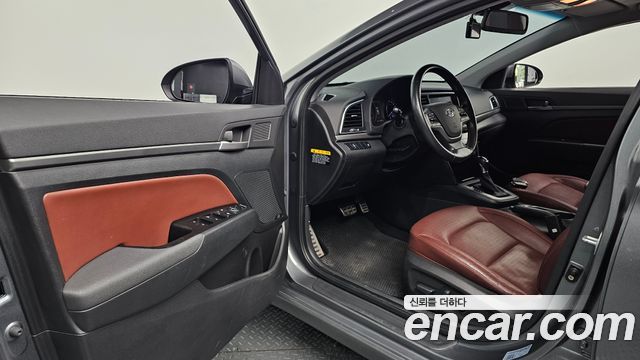 Hyundai AVANTE 2016 — photo 13