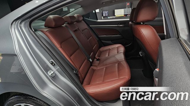 Hyundai AVANTE 2016 — photo 17