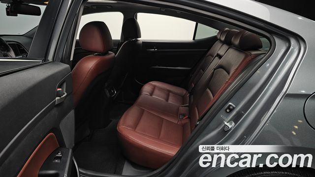 Hyundai AVANTE 2016 — photo 18