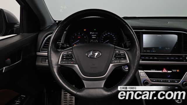 Hyundai AVANTE 2016 — photo 19