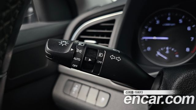 Hyundai AVANTE 2016 — photo 24