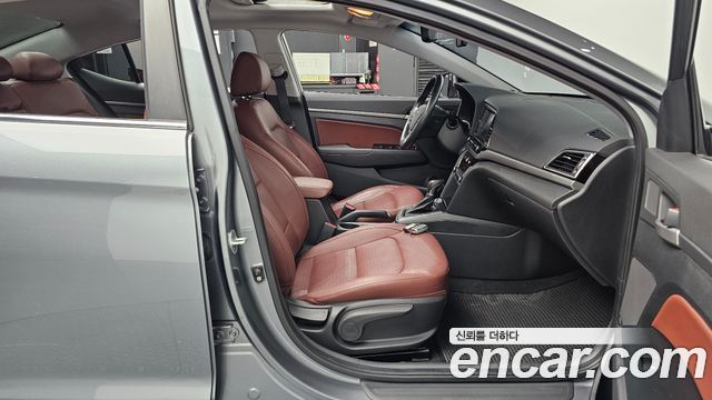 Hyundai AVANTE 2016 — photo 16