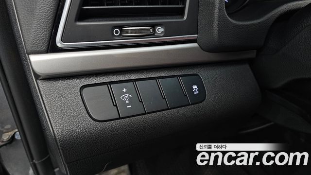 Hyundai AVANTE 2016 — photo 27