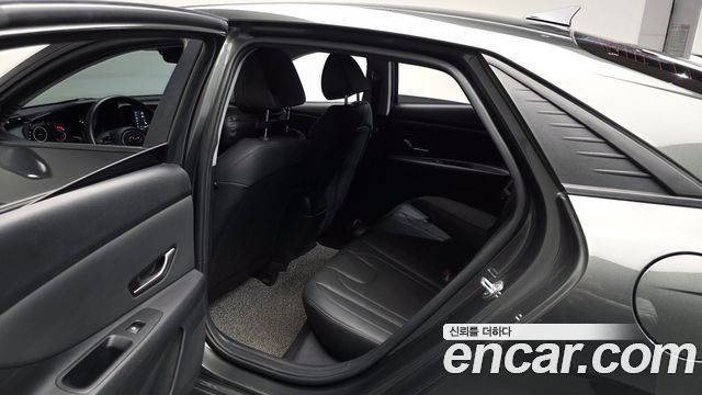 Hyundai AVANTE 2021 — photo 16
