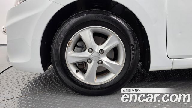 Hyundai Accent 2012 — photo 5