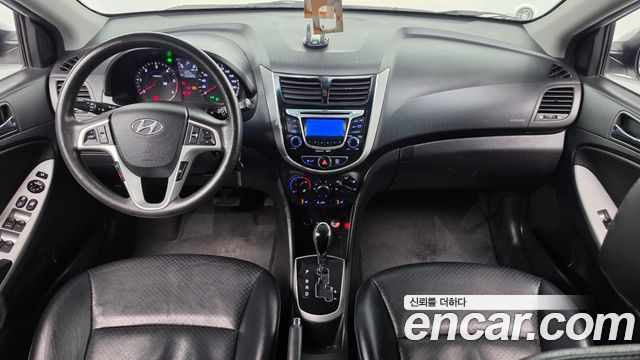 Hyundai Accent 2012 — photo 10