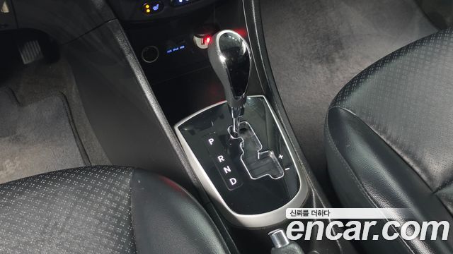 Hyundai Accent 2012 — photo 12