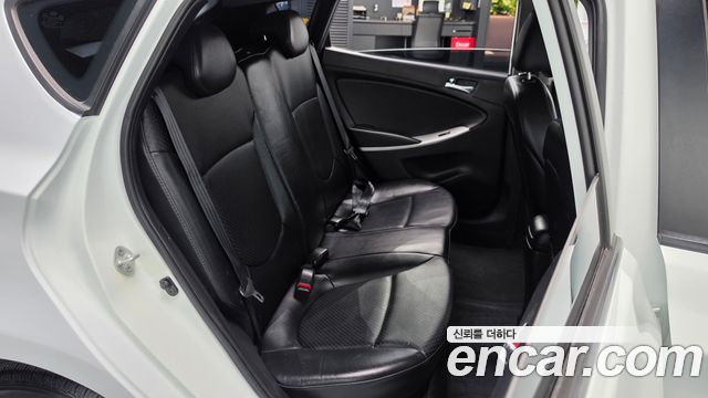 Hyundai Accent 2012 — photo 18