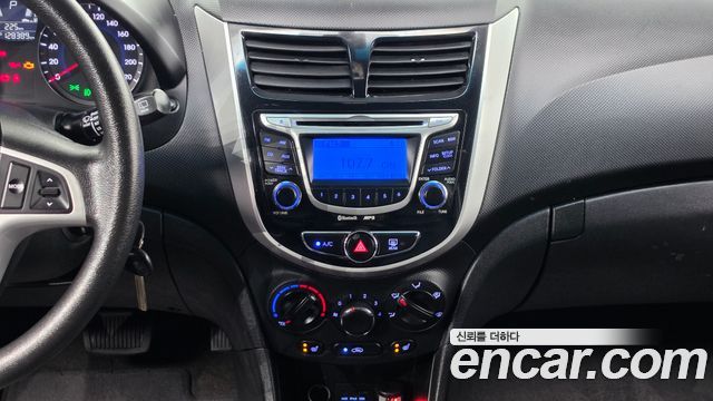 Hyundai Accent 2012 — photo 21