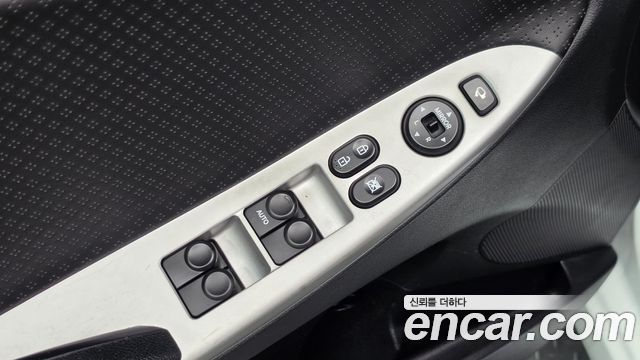 Hyundai Accent 2012 — photo 25