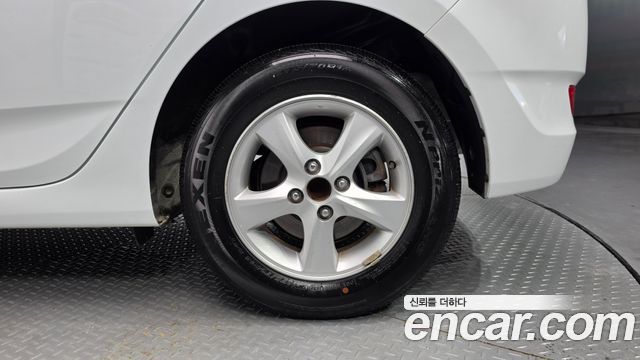 Hyundai Accent 2012 — photo 7