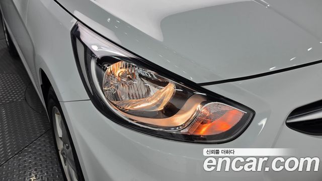 Hyundai Accent 2012 — photo 8