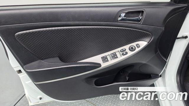 Hyundai Accent 2012 — photo 14