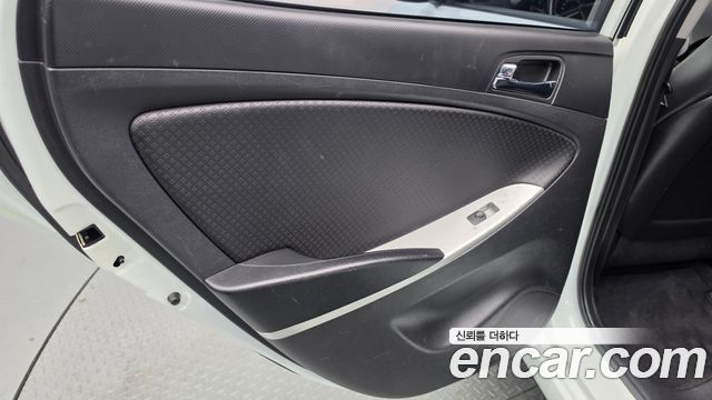 Hyundai Accent 2012 — photo 15