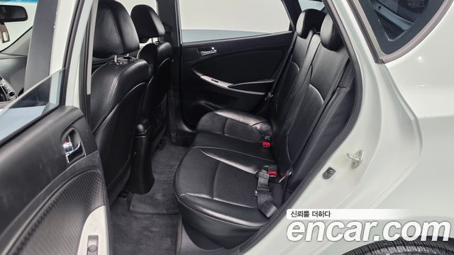 Hyundai Accent 2012 — photo 16