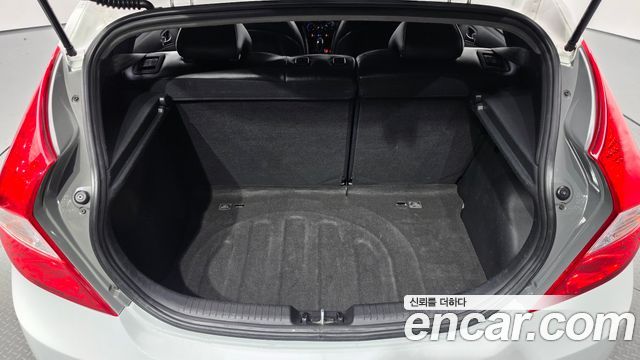 Hyundai Accent 2012 — photo 31