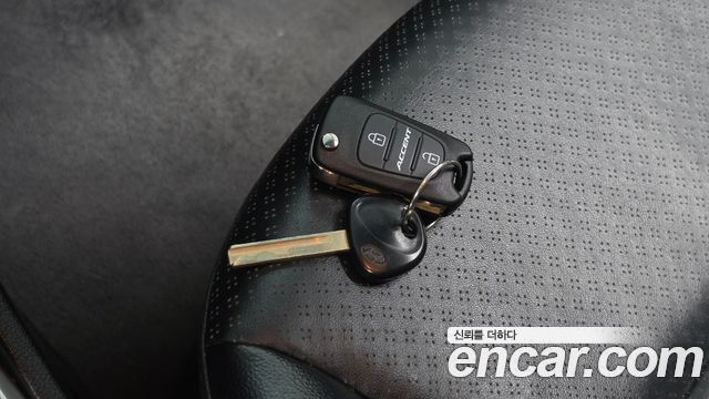 Hyundai Accent 2012 — photo 32