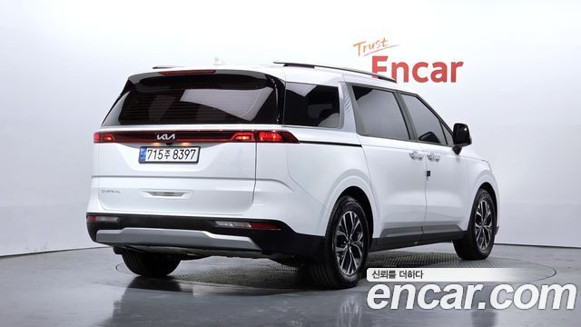 Kia Canival 2023 — photo 2