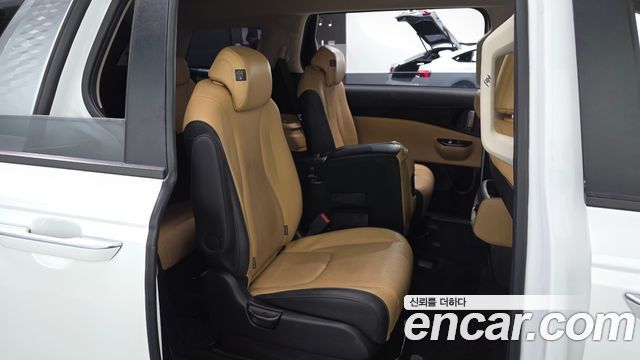 Kia Canival 2023 — photo 17