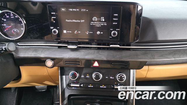 Kia Canival 2023 — photo 19