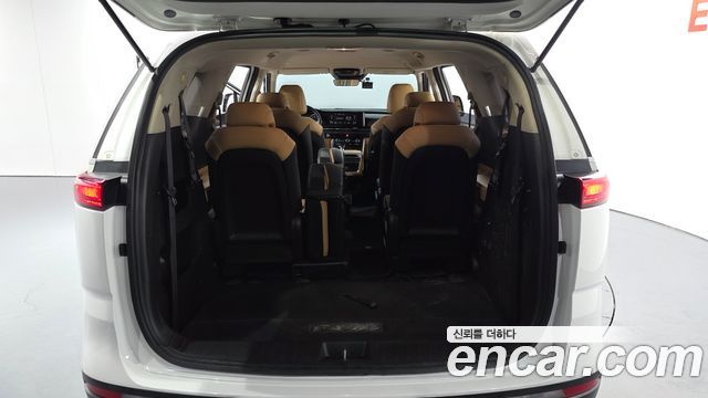 Kia Canival 2023 — photo 24