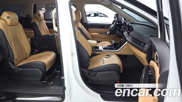 Kia Canival 2023 — photo 16