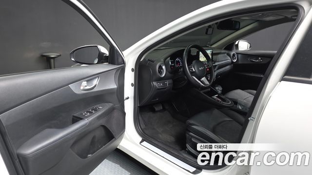 Kia K3 2022 — photo 13