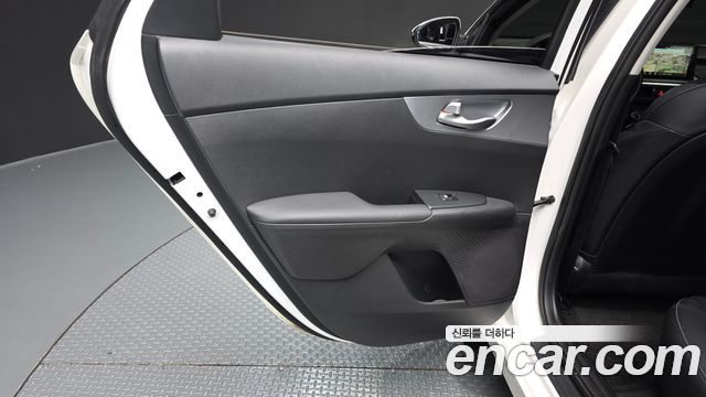 Kia K3 2022 — photo 15