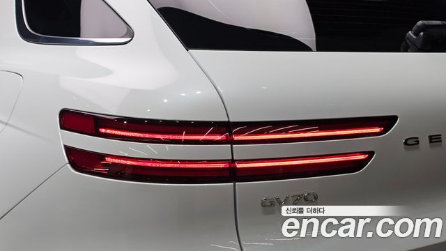 Genesis GV70 2023 — photo 9