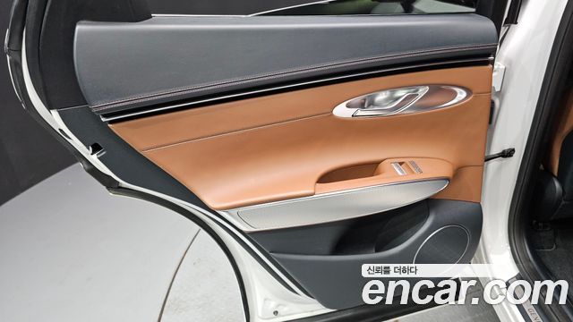 Genesis GV70 2023 — photo 15