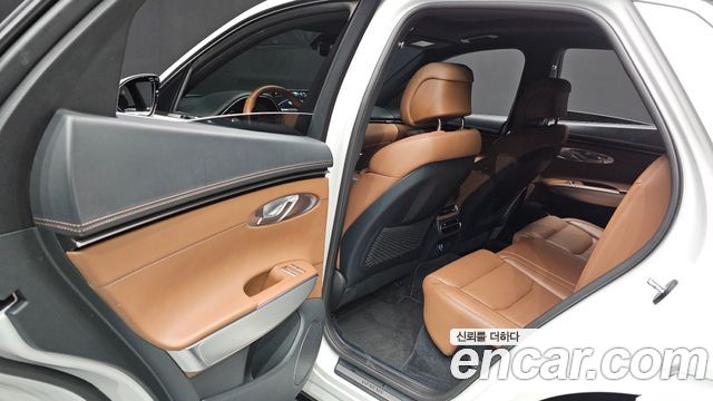 Genesis GV70 2023 — photo 16