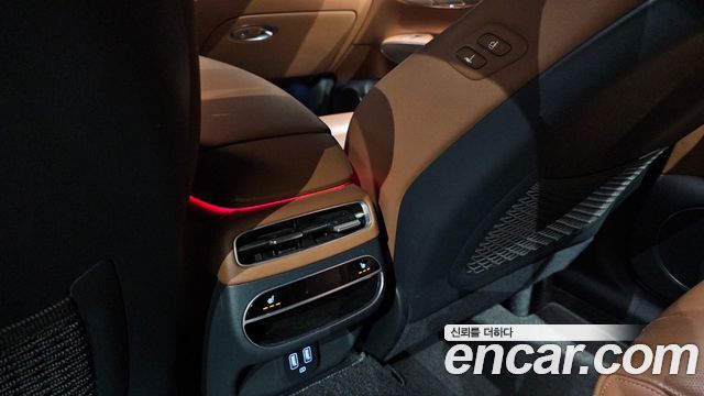 Genesis GV70 2023 — photo 28