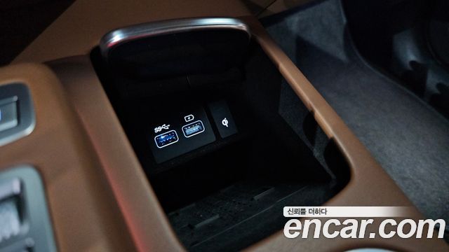 Genesis GV70 2023 — photo 32