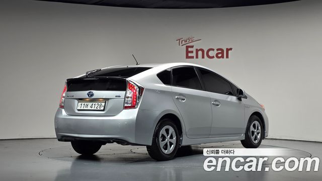 Toyota Prius 2015 — photo 2