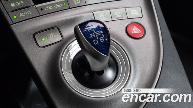 Toyota Prius 2015 — photo 12