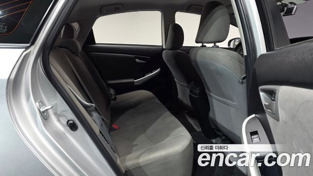 Toyota Prius 2015 — photo 17