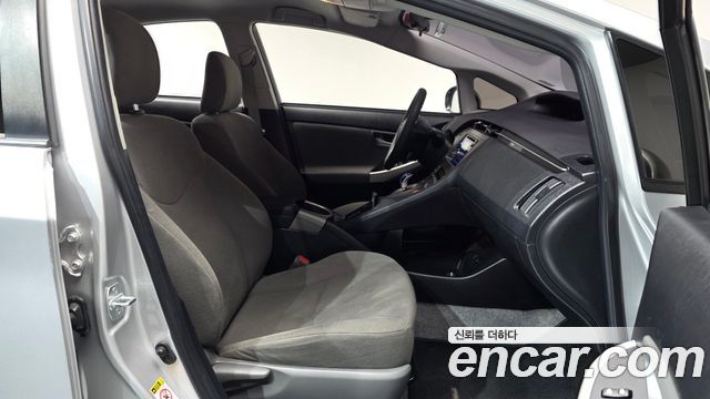 Toyota Prius 2015 — photo 18