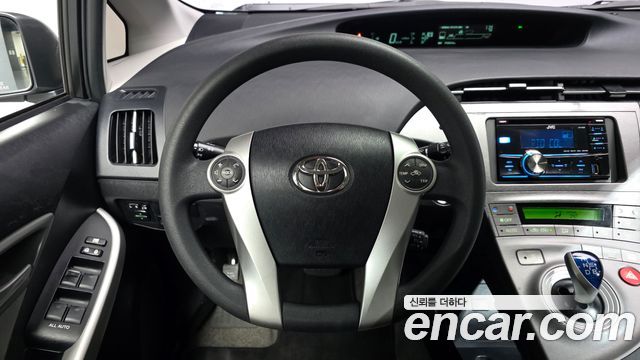 Toyota Prius 2015 — photo 19