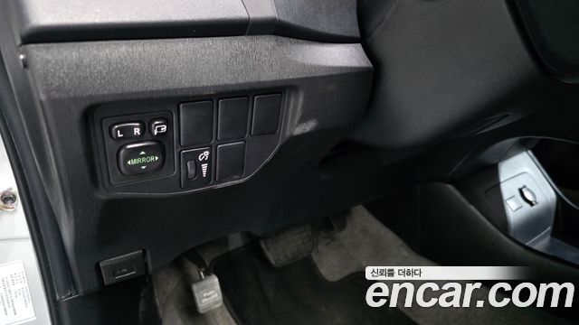 Toyota Prius 2015 — photo 22