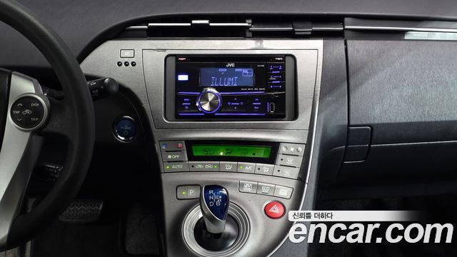 Toyota Prius 2015 — photo 26