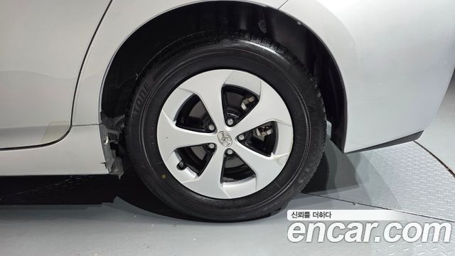 Toyota Prius 2015 — photo 7
