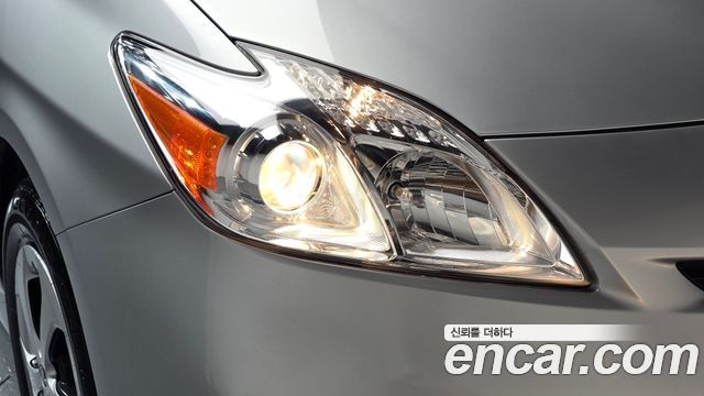 Toyota Prius 2015 — photo 8