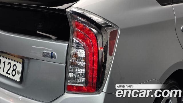 Toyota Prius 2015 — photo 9