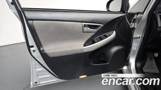 Toyota Prius 2015 — photo 14